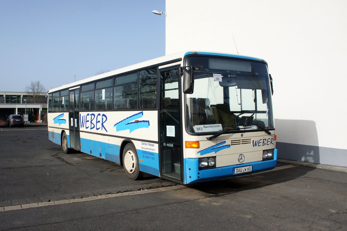 Bus Rheinland-Pfalz: Mercedes-Benz O 408 (DAU-W 60) vom Busunternehmen Stefan Weber, aufgenommen im Februar 2021 in Nachtsheim, einer Ortsgemeinde im Landkreis Mayen-Koblenz.
