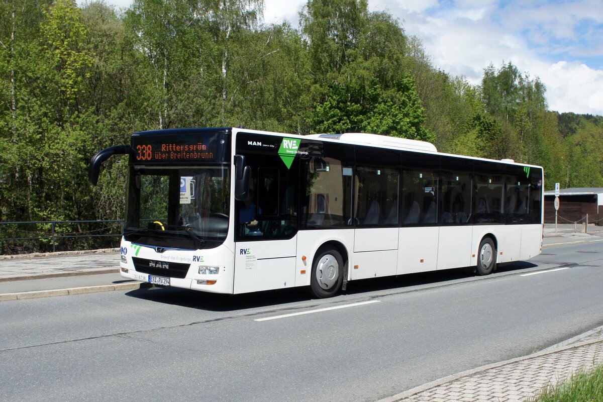 Bus Schwarzenberg / Bus Erzgebirge: MAN Lion's City Ü (ERZ-RV 294) der RVE (Regionalverkehr Erzgebirge GmbH), aufgenommen im Mai 2021 im Stadtgebiet von Schwarzenberg / Erzgebirge.