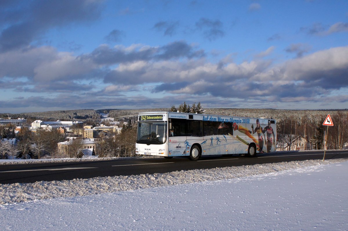 Bus Schwarzenberg / Bus Grünhain-Beierfeld / Bus Erzgebirge: MAN Lion's City Ü der RVE (Regionalverkehr Erzgebirge GmbH), aufgenommen im Dezember 2017 im Stadtgebiet von Grünhain-Beierfeld.