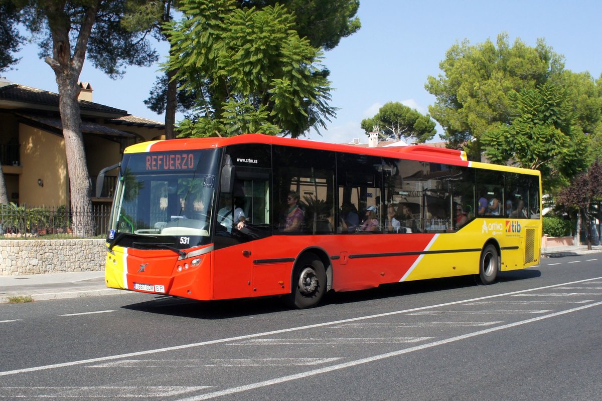 Bus Spanien / Bus Mallorca: Volvo B7RLE / Castrosua Magnus von Arriva Mallorca / TIB - Transports de les Illes Balears (Wagen 531), aufgenommen im Oktober 2019 im Stadtgebiet von Port d'Alcudia.