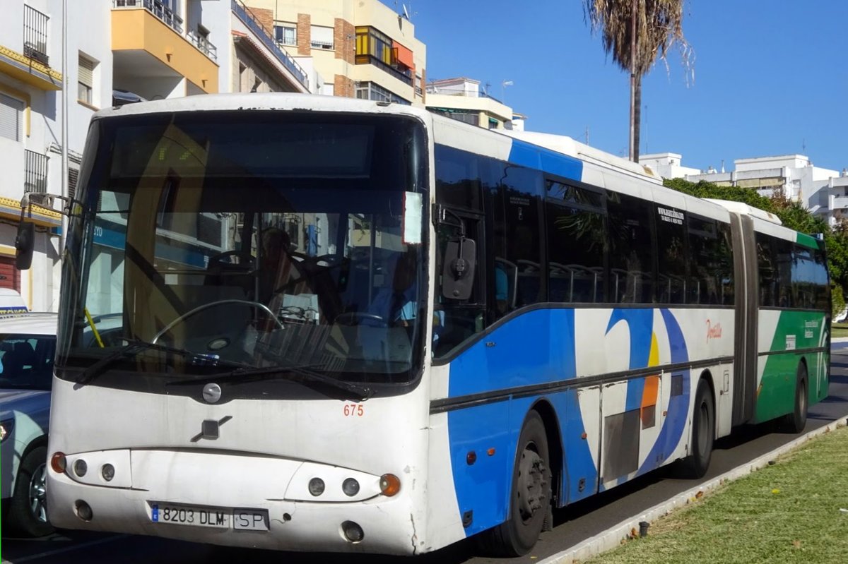 Bus Spanien / Bus Marbella: Gelenkbus Sunsundegui Interstylo II / Volvo der Grupo Avanza / Avanza Bus (Autobuses Portillo), aufgenommen im November 2016 im Stadtgebiet von Marbella.