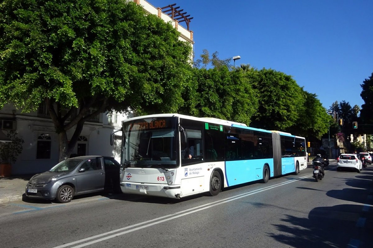 Bus Spanien / Bus Mlaga: Gelenkbus Irisbus Citelis / Hispano Habit der EMT Mlaga (Empresa Malaguea de Transportes), aufgenommen im November 2016 im Stadtgebiet von Mlaga.