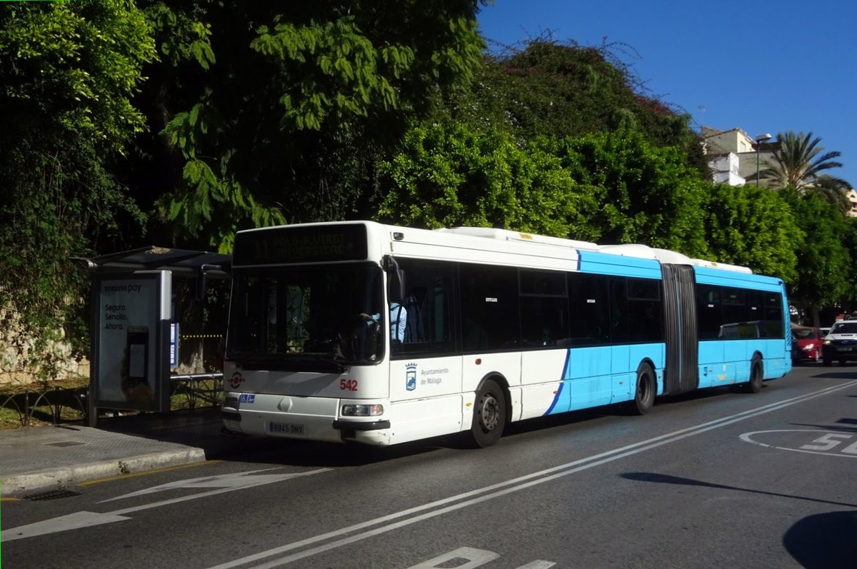 Bus Spanien / Bus Mlaga: Gelenkbus Renault Agora / Hispano der EMT Mlaga (Empresa Malaguea de Transportes), aufgenommen im November 2016 im Stadtgebiet von Mlaga.
