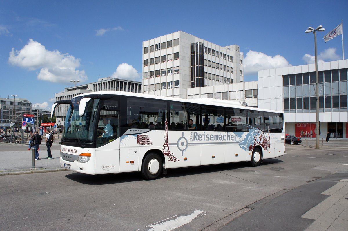 Bus Ulm: Setra S 416 UL von Omnibusreisen Baumeister-Knese GmbH & Co. KG, aufgenommen im Juni 2016 am Hauptbahnhof in Ulm. 