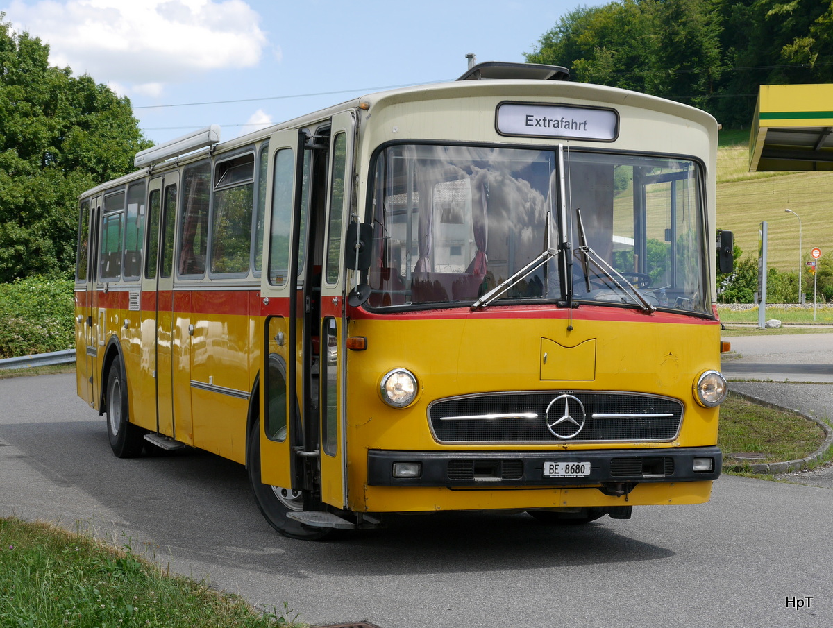 Bustag 2017 in Burgdorf - ex PTT Mercedes O 317 K als Wohnmobil mit Fototermin bei Wynigen am 25.06.2017