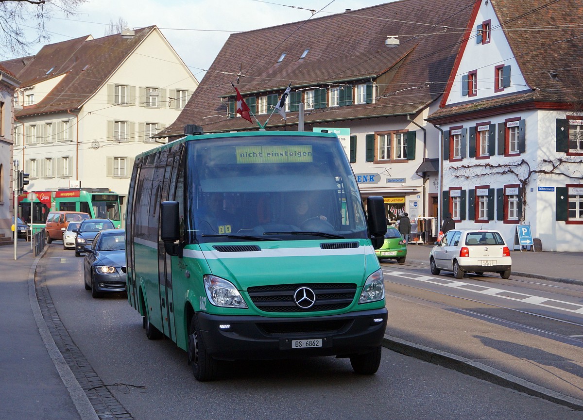 BVB Kleinbusse: Mercedes 862 auf Schulungsfahrt in Riehen-Dorf am 6. Februar 2015.
Foto: Walter Ruetsch 