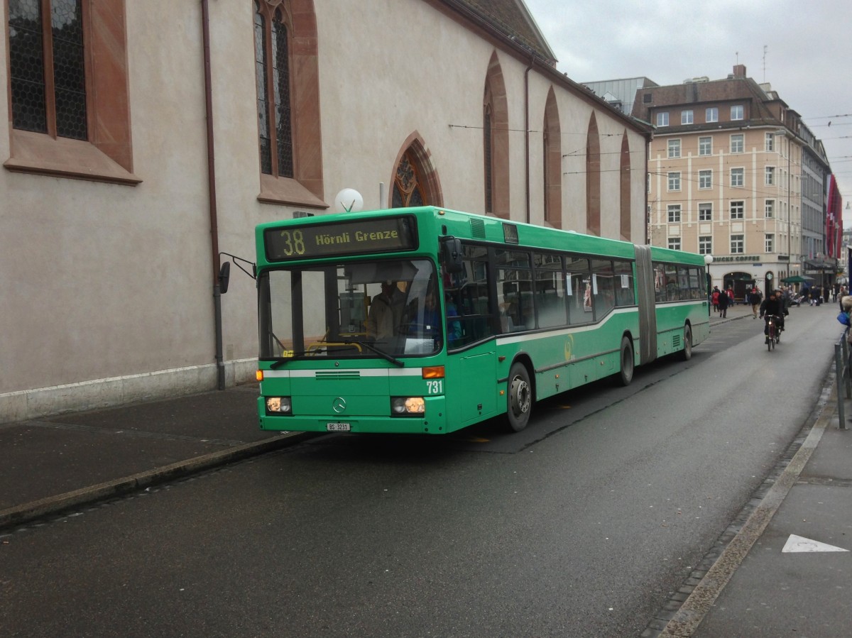 BVB MB 405GN Nr. 731 auf der Linie 38 an der Haltestelle Basel Claraplatz, 23.01.2014. 

