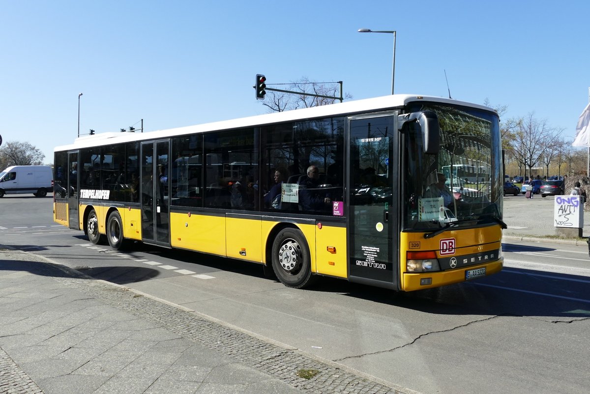 BVG-Bus Ersatzverkehre zwischen Flughafen Tegel und dem S+U Bhf. Jungfernheide /& ret., u.a. mit dem Setra S 319NF (# 320) von 'Der Tempelhofer' KG, Berlin- Charlottenburg am 1.4.2019.
