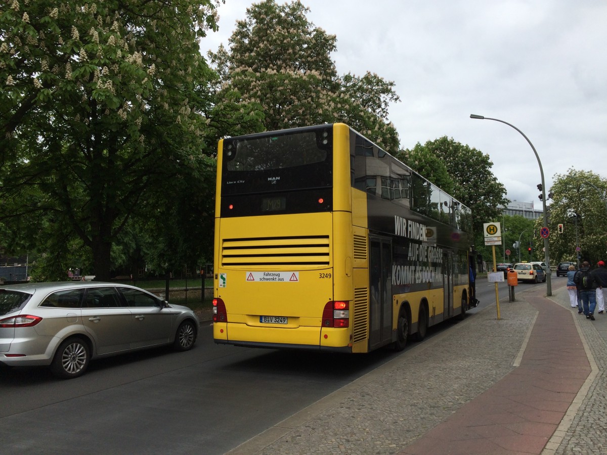 BVG-MAN Lions City Doppeldecker NR. 3249 unterwegs in der Nähe des Tiergarten in Berlin am 14.5.15