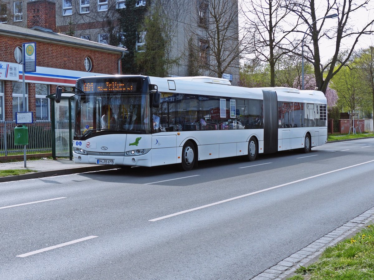 BVSG mit dem Solaris Urbino 18 PM-RB 677, fährt durch Teltow-Stadt im April 2016.