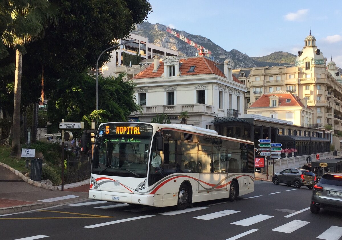 CAM, Monaco. VanHool newA309 (Nr.180) in Monte-Carlo, Place du Casino. (31.8.2021)