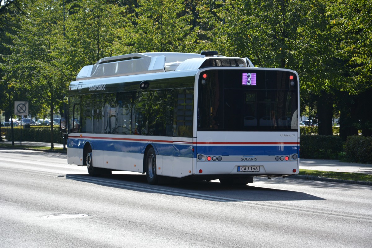 CAU 166 (Solaris Urbino 12 CNG) in der Innenstadt von Västerås. Aufgenommen am 17.09.2014.