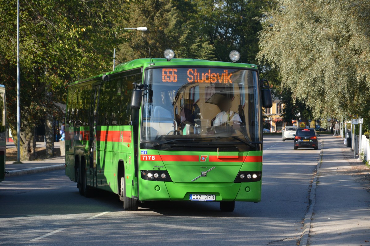 CGZ 373 (Volvo 8700) fährt am 18.09.2014 auf der Linie 656. Aufgenommen am Busbahnhof Nyköping.
