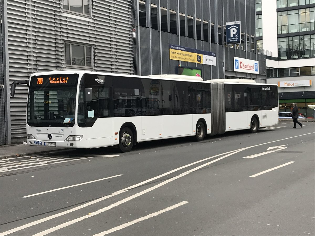Citaro Fl GÜ mit Kennzeichen H-RH 798 (Regiobus Hannover), am 25.10.2017 am ZOB Hannover.
