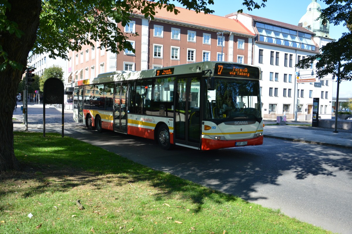 COF 092 (Scania OmniLink) am 15.09.2014 in der Innenstadt von Jönköping. 