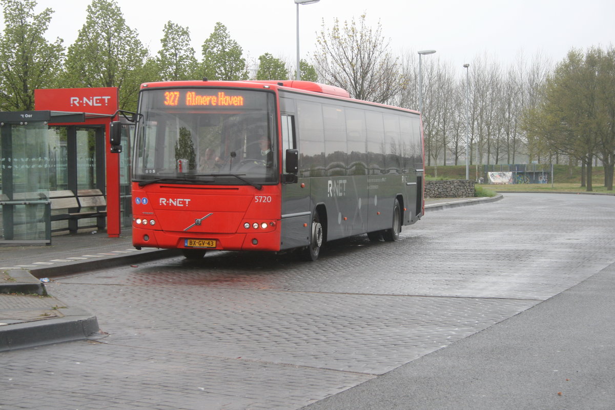 CONNEXXION 5720 |
Volvo 8700 |
Almere-Stad, Noorderdreef |
26-4-2015
