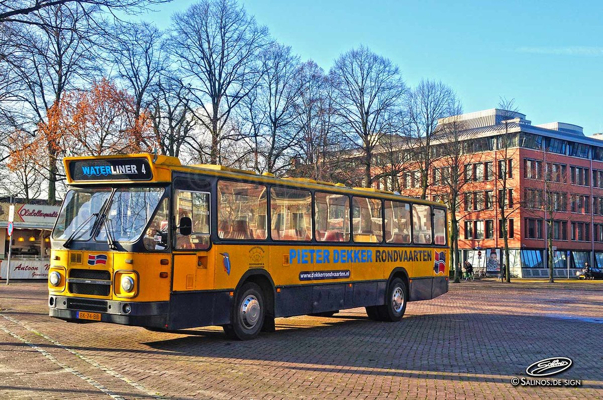 DAF-Hainje Bus  Waterliner 4  am Ossenmarkt in Groningen, Dezember 2015 (C) by Salinos