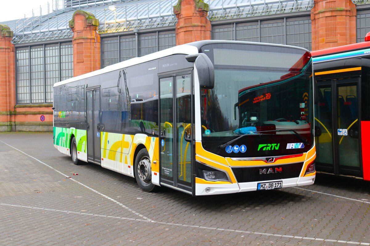 DB Regiobus Mitte MAN Lions City am 09.12.23 in Wiesbaden Hbf