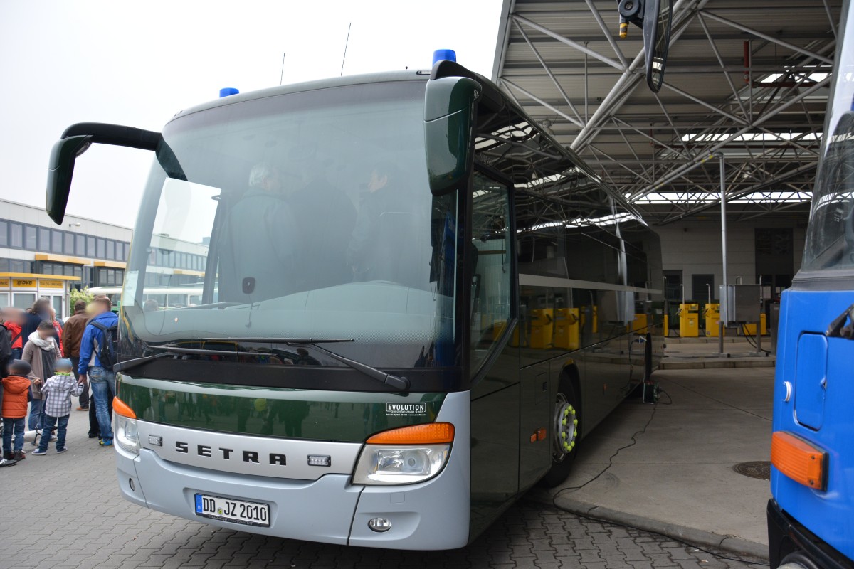 DD-JZ 2010 ist ein JVA-Bus. Aufgenommen am 06.04.2014 Dresden Gruna.