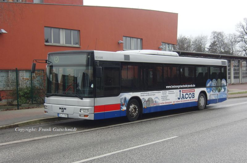DD-RV 2031, ehem. Regionalverkehr Dresden (RVD) Einsatz bei (DB Regio Bus) Spree-Neiße-Bus (SNB)als Schülersonderverkehr, Haltestelle: Guben Neiße-Center, 08.01.2015