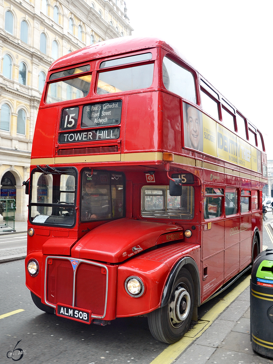 Der AEC Routemaster RM2050 in London (März 2013)