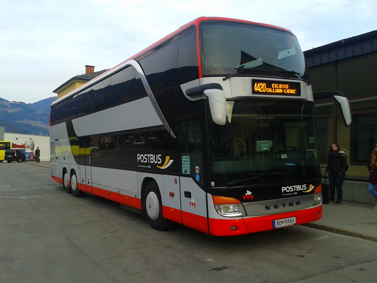 Der bis zum Fahrplanwechsel im Dezember 2014 für den Busverkehr Klagenfurt - Venezia (KBS 571) eingesetzte ÖBB-Intercitybus am 9.3.2015 an der Haltestelle Lienz Bahnhof. Dieser Bus ist nun von der ÖBB-PV. zur ÖBB-Postbus GmbH gewechselt und dient dazu den Verkehr Lienz - Innsbruck (KBS/Kfl. 4420) abzuwickeln. Es ist jedoch bedauerlich, dass diese Linie, im Gegensatz zum eingestellten Korridorzug inerhalb Südtirols keinen Halt einlegt.