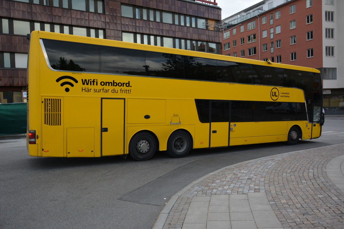 Der Bus ist abgefahren. SNP 745 auf dem Weg auf der Überlandlinie 774 direkt nach Enköping am 10.09.2014.