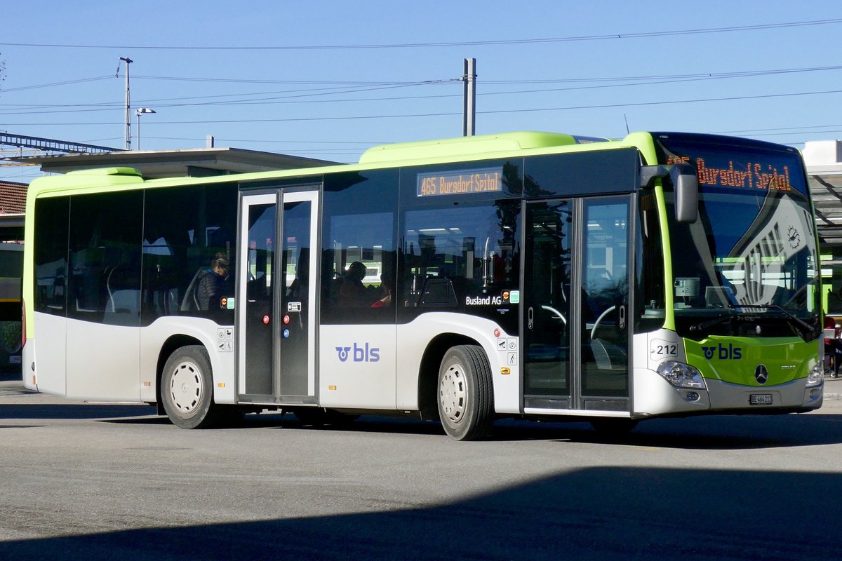 Der MB C2 K hybrid 212 am 17.2.19 bei der Abfahrt am Bahnhof Burgdorf.