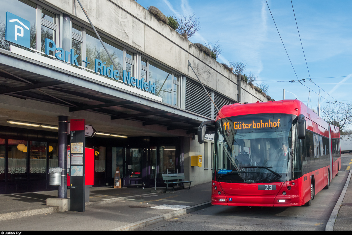 Der neue Swisstrolley 5 für Bern. BERNMOBIL Wagen 23 am 24. November 2017 auf Testfahrt in der Schleife Neufeld. In den Güterbahnhof wird der Bus wohl in absehbarer Zeit nicht fahren, der Linienast wurde vor zwei Jahren an Postauto abgegeben und dafür die Strecke nach Holligen in Betrieb genommen.