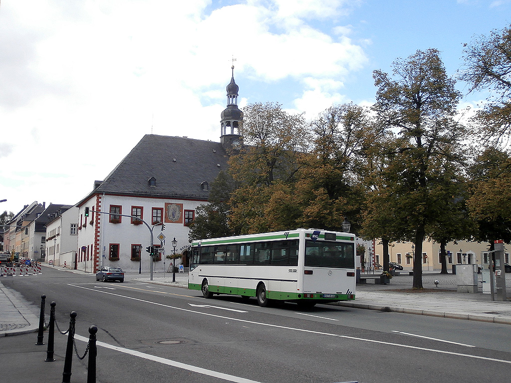 Der O407 fhrt auf der Linie 216 aus Marienberg nach Zschopau. Marienberg, Ratsstrasse. (17.9.2013)