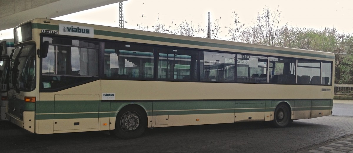 Diesen Mercedes-Benz O 405 habe ich am 22.03.2014 am Hauptbahnhof Ludwigshafen aufgenommen. Er gehört dem Busunternehmen Viabus.