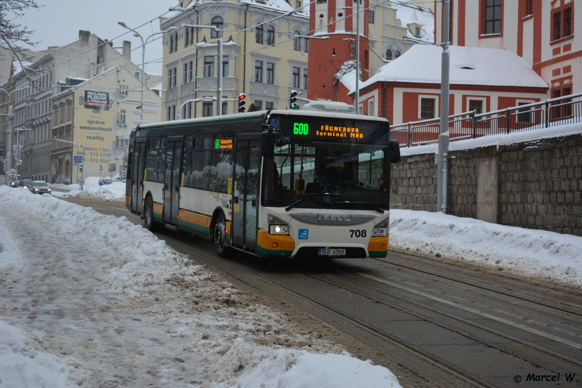 Dieser IVECO Crossway  708  (5L0 4269) fährt am 14.01.2017 durch Liberec.