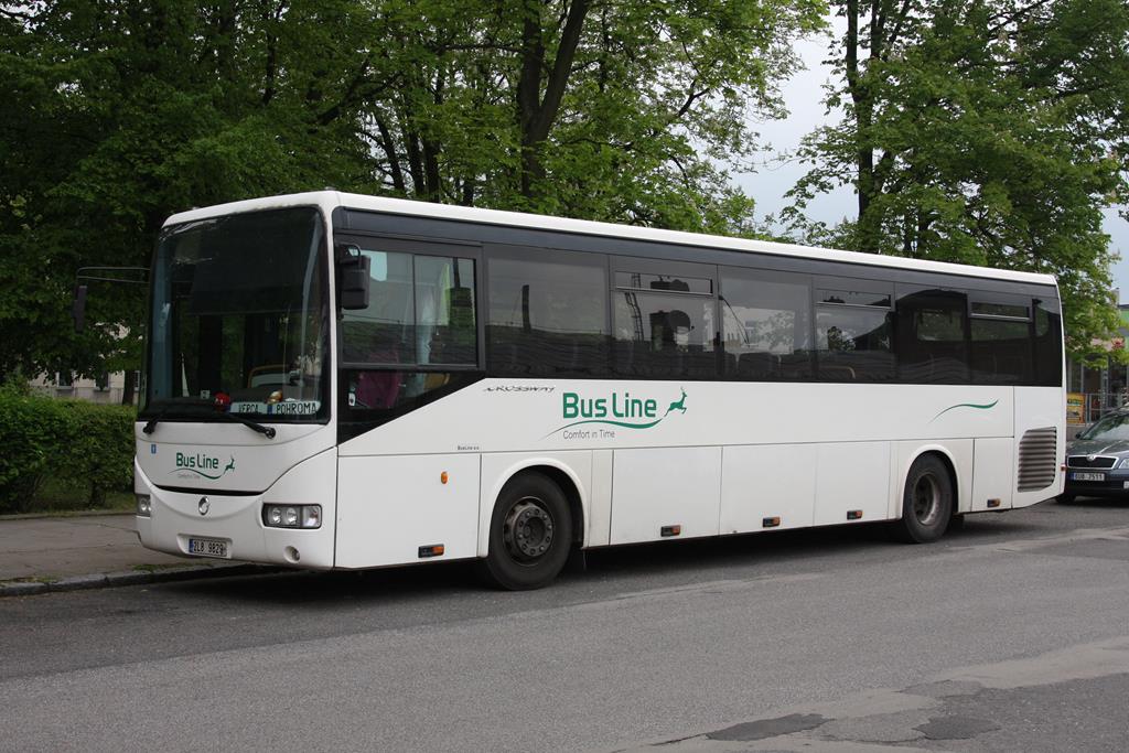 Dieser King Long Linienbus stand am 24.5.2016 vor dem Bahnhof in Rumburk.