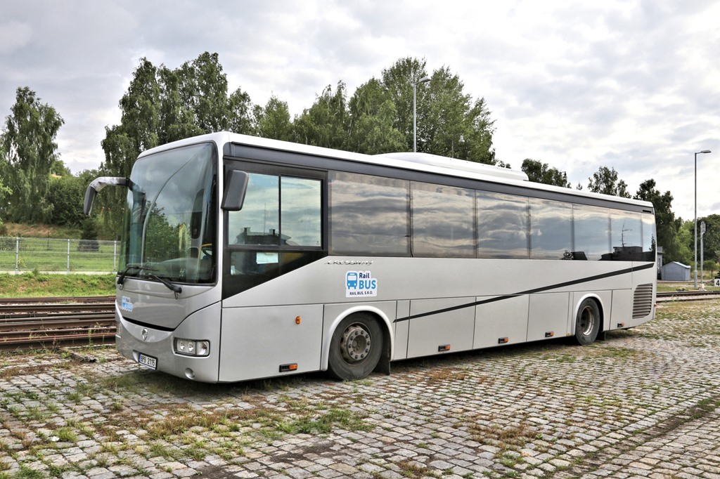 Dieser Renault Irisbus Crossway parkte am 8.8.2023 am Bahnhof in Cesky Krumlov in Tschechien.
Der Bus ist für Rail Bus S.R.O. unterwegs.