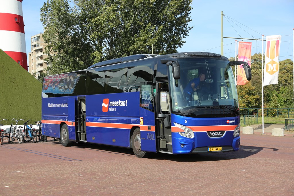 Dieser VDL Futura Bus brachte am 6.10.2023 eine Reisegruppe nach Madurodam in den Niederlanden. Nach dem Ausstieg der Fahrgäste konnte ich dann dieses Foto machen.