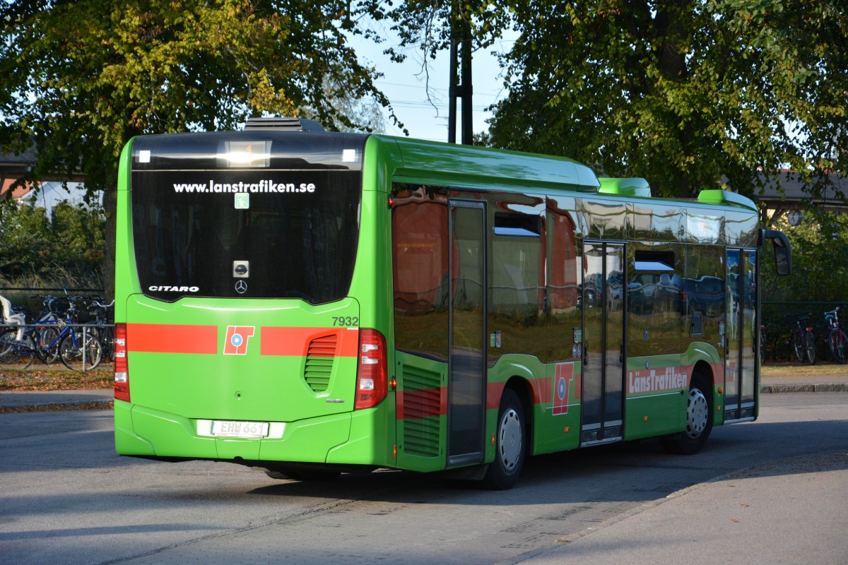 EHW 661 auf der Linie 1 am Bahnhof Nyköping am 16.09.2014. Zu sehen ist ein Mercedes Benz Citaro C2 Low Entry.