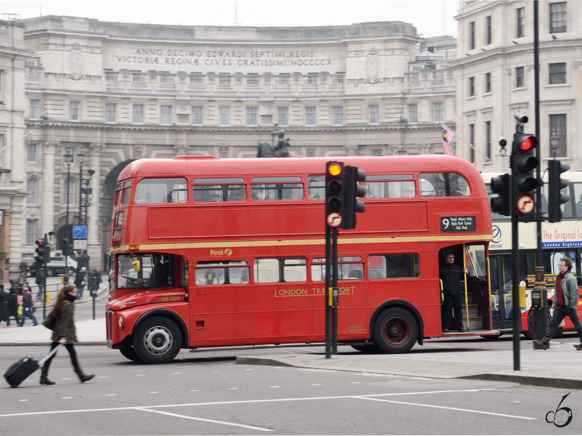 Ein AEC Routemaster (RM1218) September 2013 in der Londoner Innenstadt.