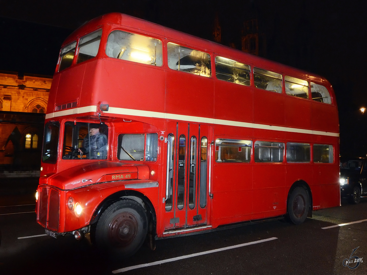 Ein AEC Routemaster (RMA49) am 22.03.2013 in der Londoner Innenstadt.