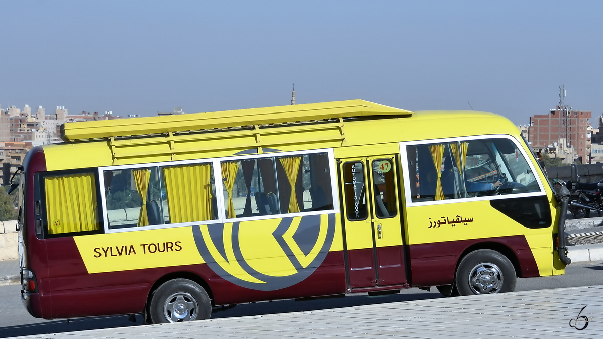 Ein Bus von Toyota im Dezember 2018 in Kairo.