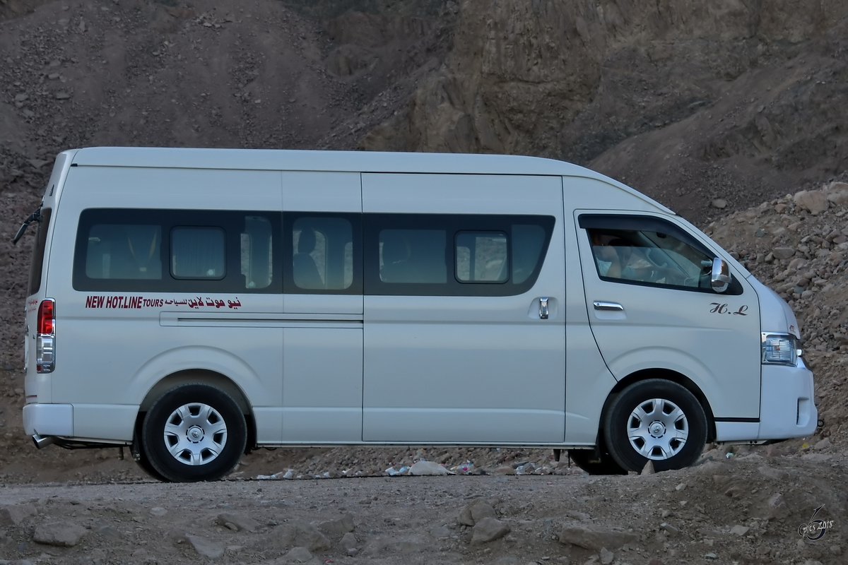 Ein Bus von Toyota im Dezember 2018 auf der Sinai-Halbinsel.