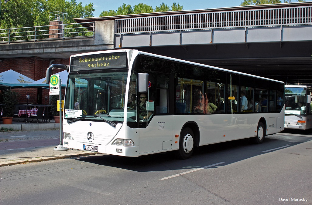 Ein Citaro I der Firma Mela in Berlin am S Bellevue auf dem Stadtbahn SEV. 23.07.2014