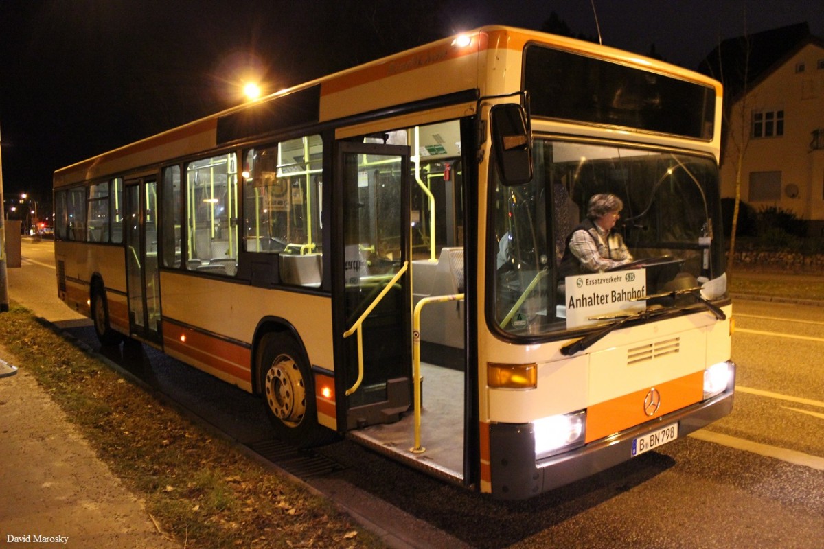 Ein ehemaliger RVK O405N2 auf dem Stadtbahn SEV in Teltow (Stadt). Der Bus wurde mittleiweile auch bei Busbetrieb Nieder (Berlin) ausgesondert und durch einen Citaro I ersetzt.