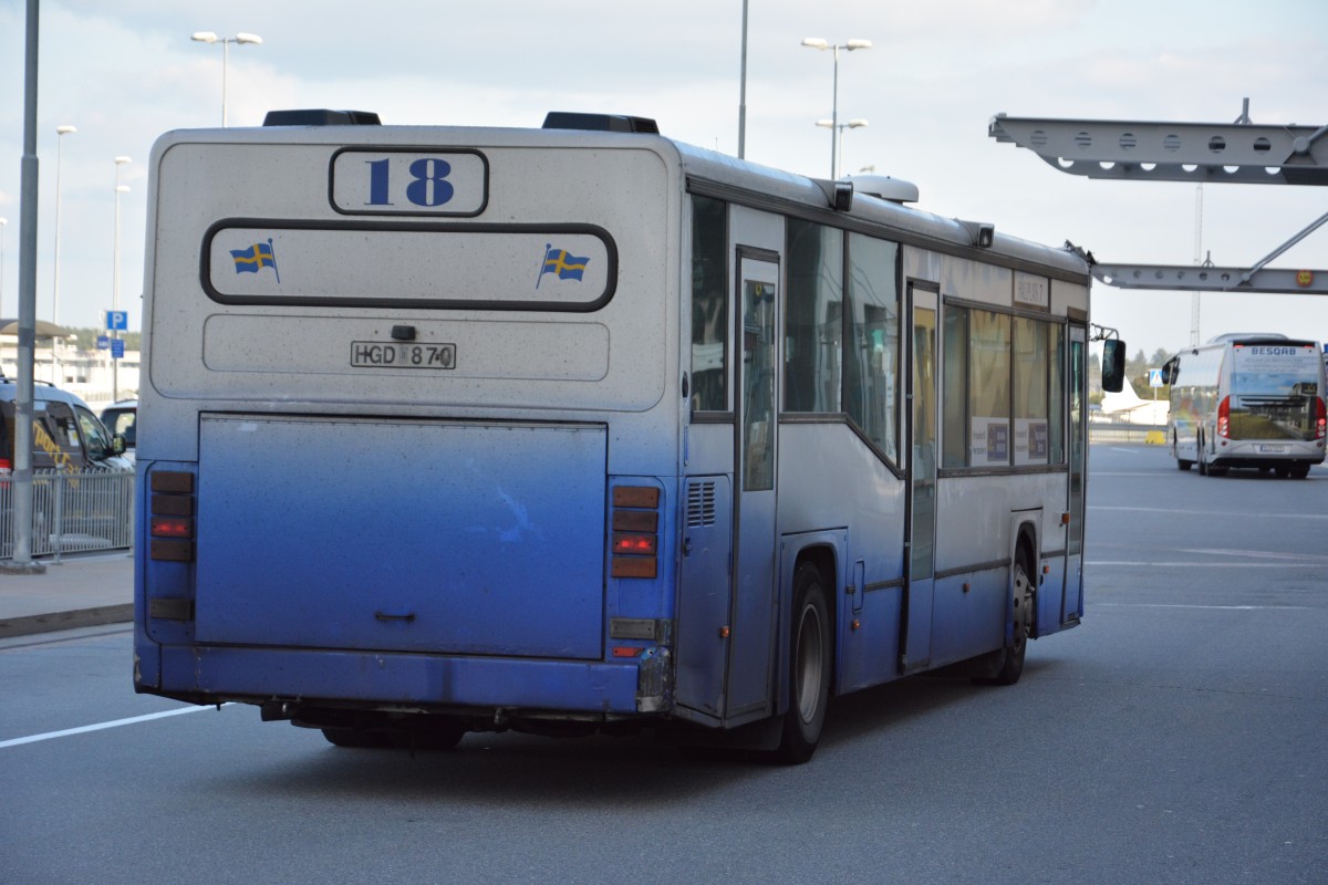 Ein für mich unbekannter Scania Bus. HGD 870 auf Shuttlefahrt zwischen Hotel und Flughafen Stockholm Arlanda. Aufgenommen am 13.09.2014.