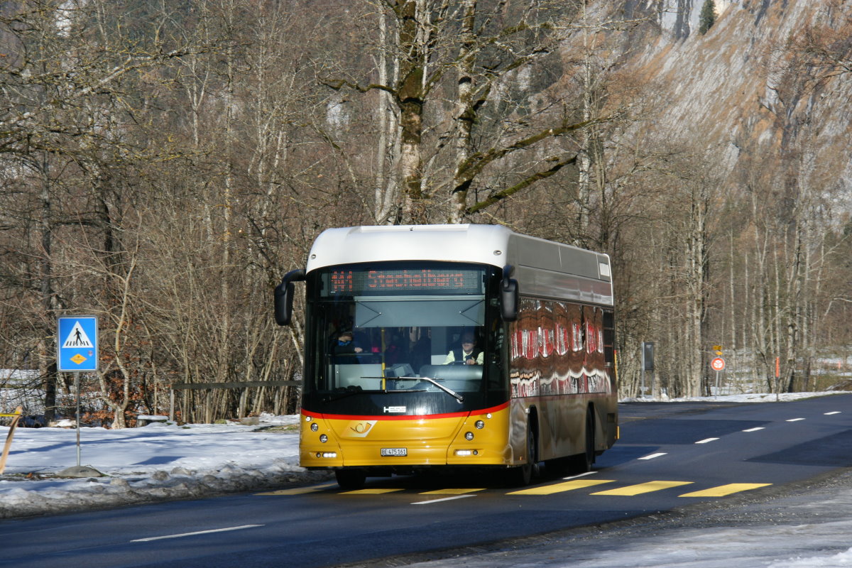 Ein Hess SwissDiesel BD-N1A-T Postauto auf dem Kurs 31.141 Lauterbrunnen - Stechelberg an der Station Trümmelbachfälle; 06.12.2015