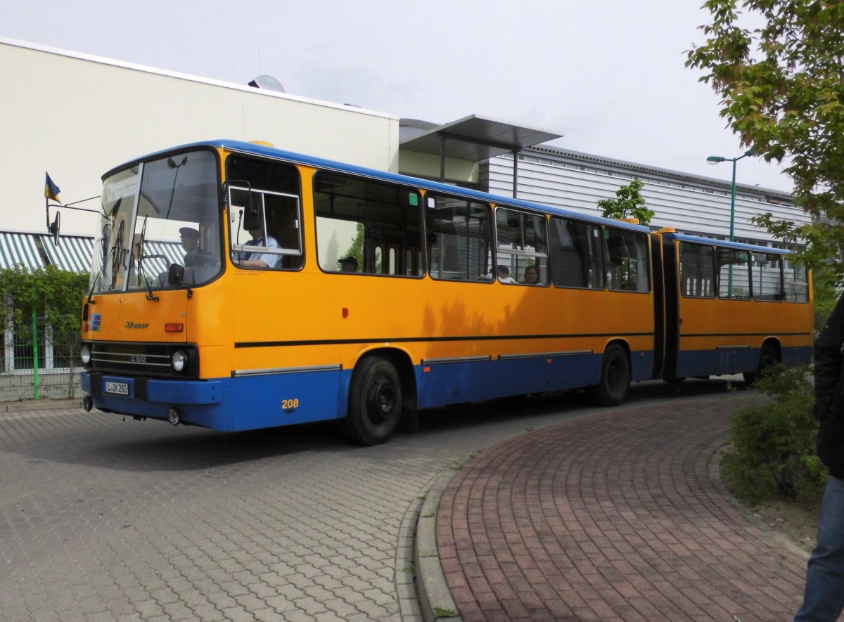 Ein Ikarus 280 aus Leipzig (LVB Wagen 208), beim 4.Ikarus Treffen am 16.5.15 in Bad Belzig