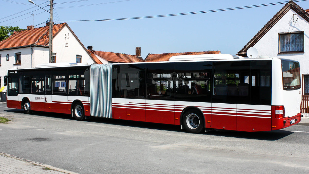 Ein MAN Lions City Gelenkbus [4 Türer] als Linie 8 in Polska Nowa Wieś unterwegs mit Fahrtrichtung Wawelno. | Mai 2018