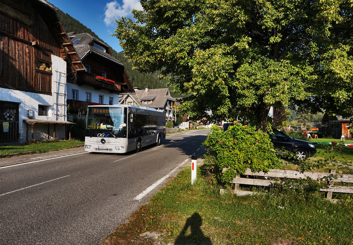 Ein Mercedes – Kutsenits Hydra der OGV, unterwegs am Weißensee, als Naturparkbus (Kreuzwirt - Neusach Umkehrschleife - Naggl - Neusach Umkehrschleife - Kreuzwirt).
Aufgenommen am 10.9.2016, nahe der Haltestelle Neusach Gralhof.