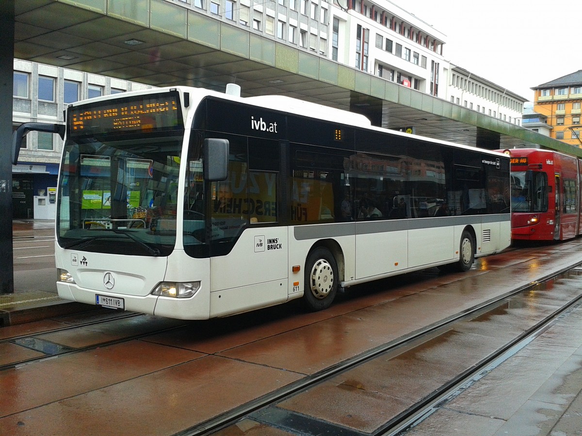 Ein Mercedes-Benz Citaro Solo als Linie H (Bundesbahndirektion - Allerheiligenhöfe) beim Halt an der Haltestelle Innsbruck Hauptbahnhof. (15.5.2015)