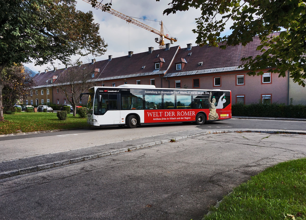 Ein Mercedes-Benz O 530 I (Nr. O 1517) von Kowatsch (Dr. Richard-Gruppe) fährt nahe der Haltestelle Villach Neue Heimat vorüber.
Unterwegs war der Bus auf der Linie 7A (Villach 10.-Oktober-Straße - Villach Hbf (Busbahnhof) - Villach Neue Heimat - Villach Hbf (Busbahnhof)).

Aufgenommen am 21.9.2016.