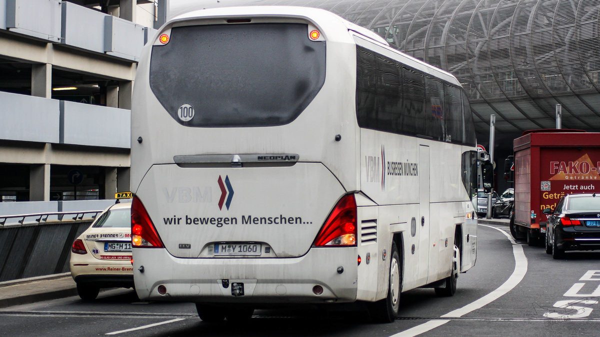 Ein Neoplan Cityliner von der VBM >> Busreisen München am Düsseldorfer Flughafen. | März 2018 